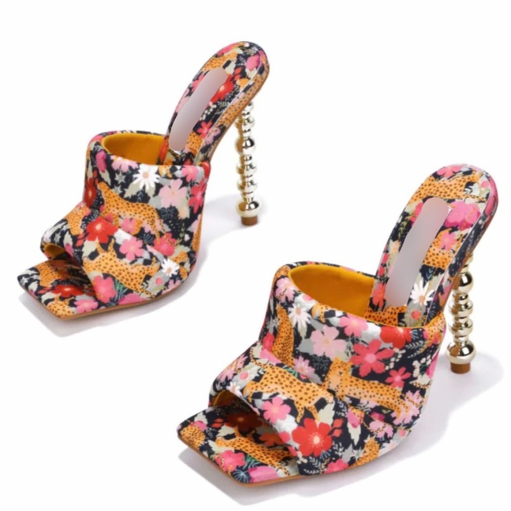 C- Cheetah floral print with ornate gold heel - Picture 6 of 7